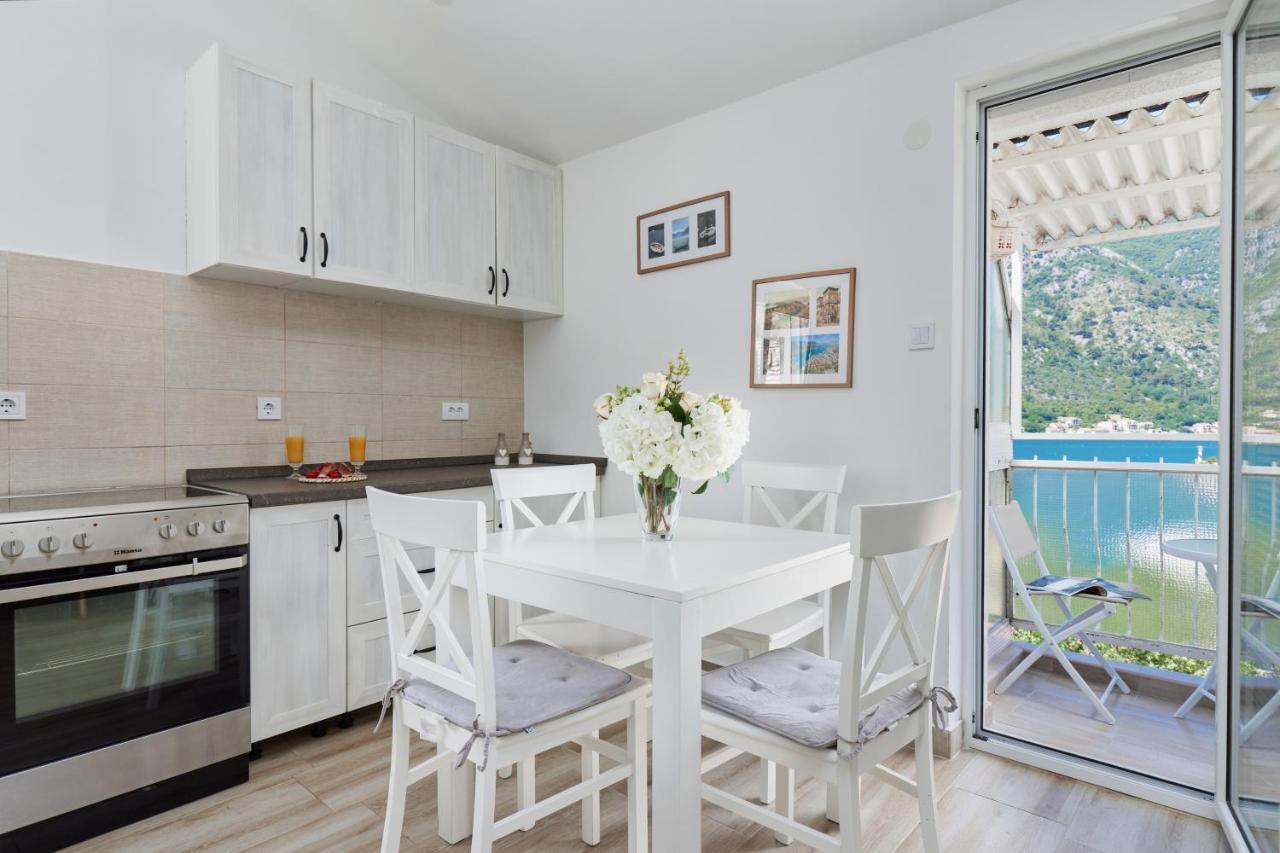 Apartment Plagenti With Sea View Kotor Exterior photo